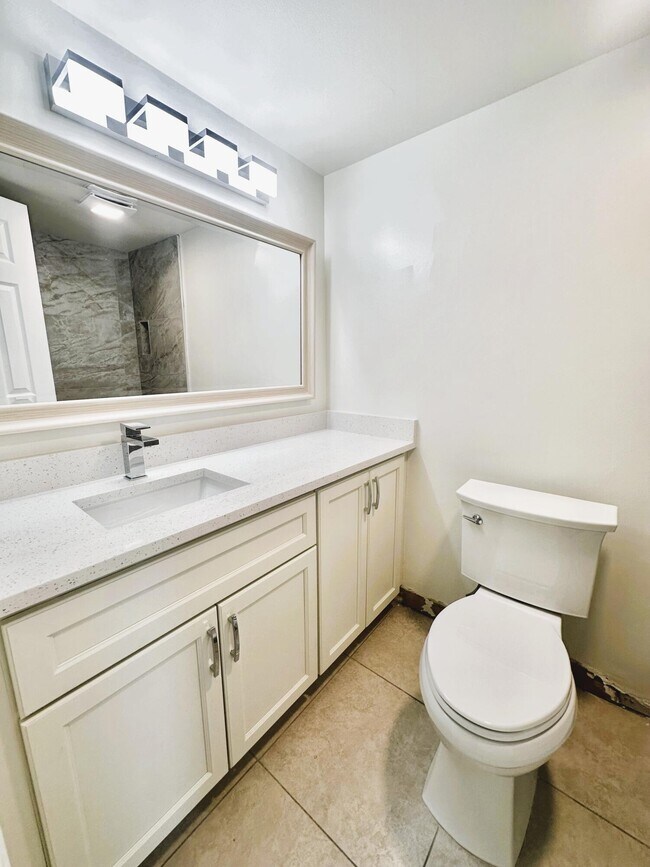 Building Photo - 19 Colonial Club Dr