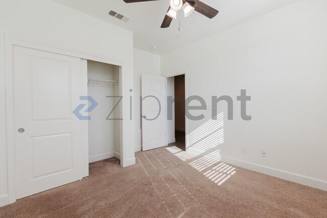 Building Photo - 873 Willow Bridge Dr