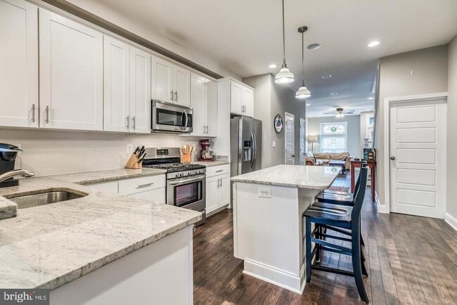 Building Photo - 3611 Hudson St