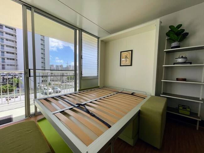 Building Photo - Conveniently located Iolani Regent 1Bed 1B...