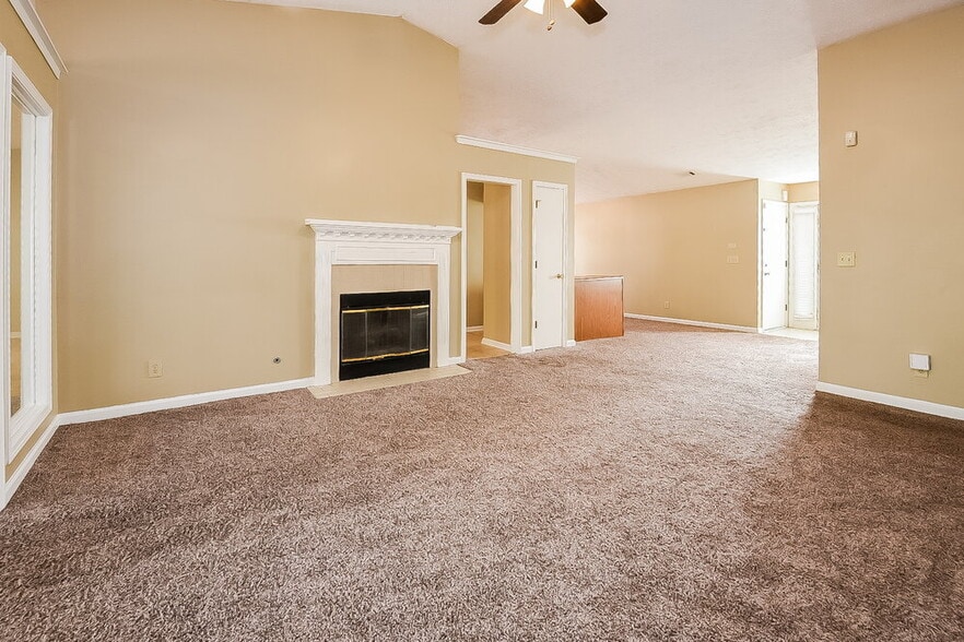 Building Photo - 242 Clarion Rd