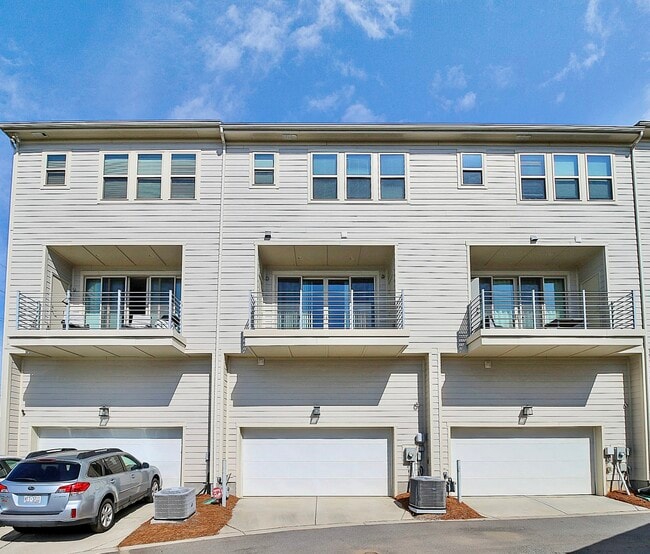 Building Photo - 2633 Statesville Ave