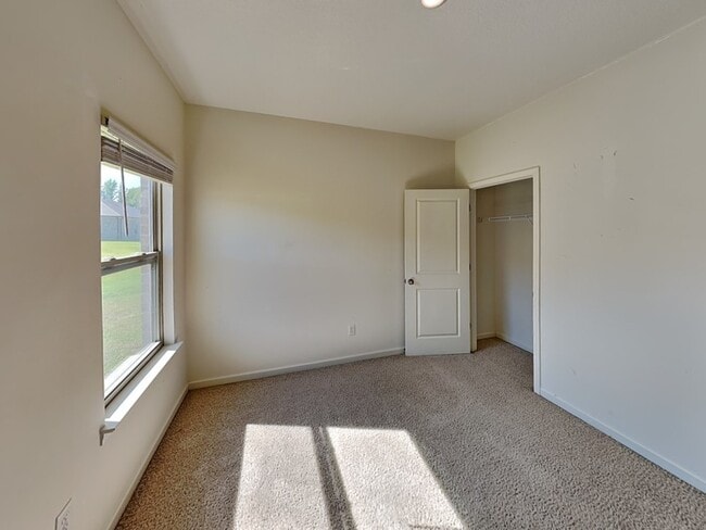 Building Photo - 39 Empire Ln