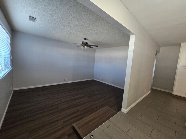 Building Photo - 3 BR 2 BA Available Now