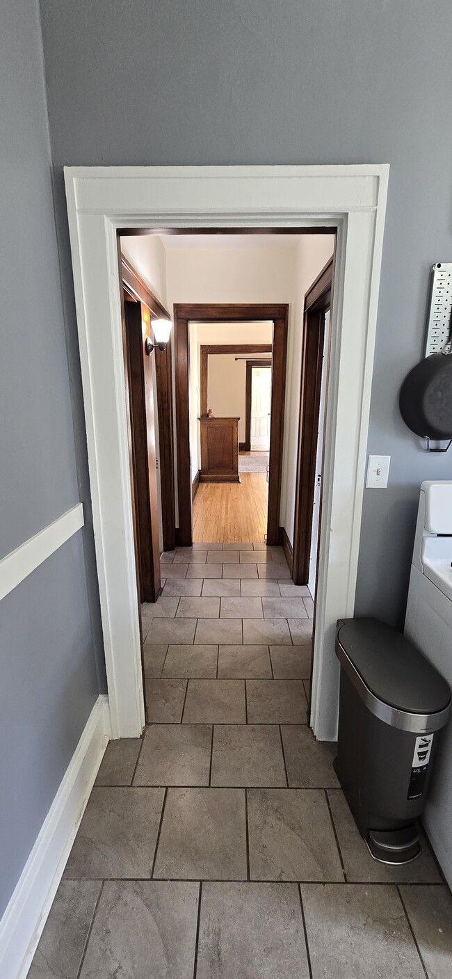 Looking down the hallway. 2 bedrooms are to the left, bathroom is to the right. - 533 Smith Ave S