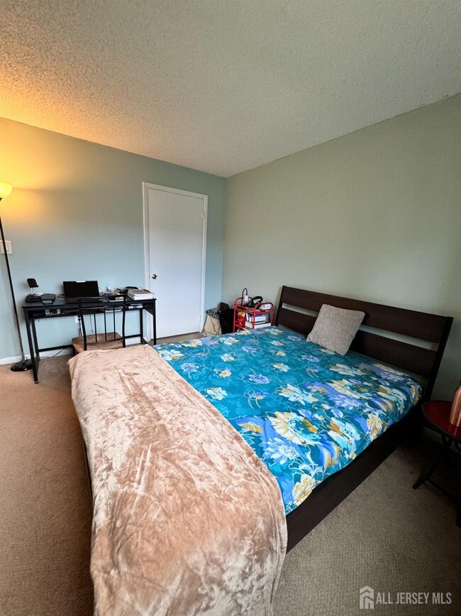 Building Photo - 2107 Ravens Crest Dr