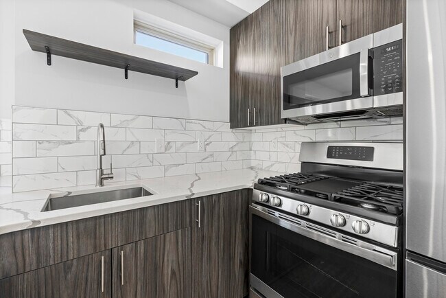 Building Photo - 917 N 15th St