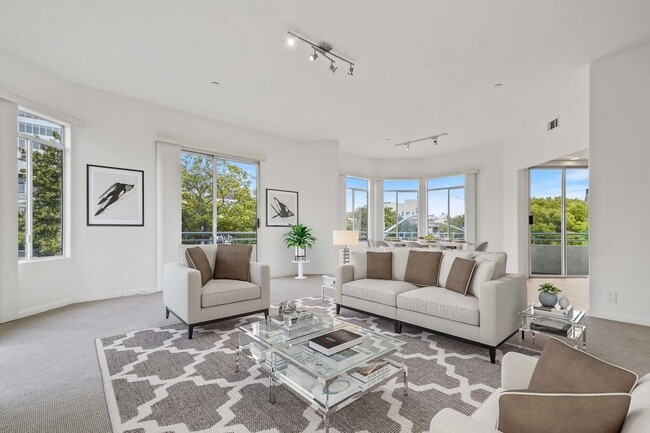 Building Photo - 1325 Arizona Ave