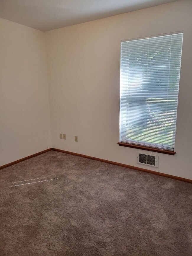 Building Photo - ***PENDING APPLICATION***2 Bed, 1 Bath Beachfront Home For Rent with Stunning Water Views Near Di...