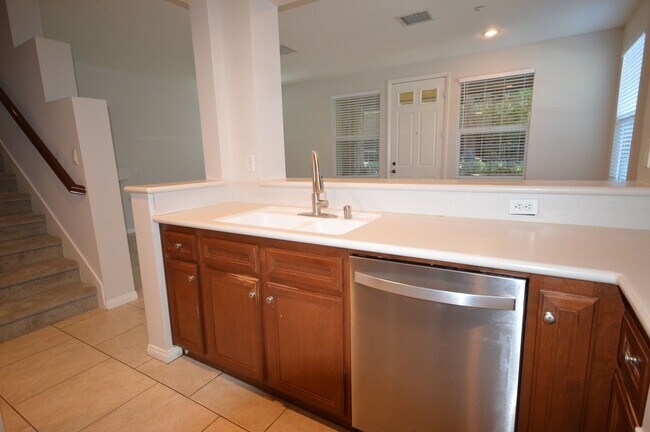 Building Photo - Charming 3-Bedroom Irvine Condo with Attac...