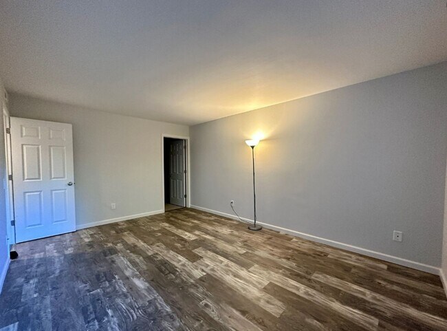 Building Photo - 2bd/1.75ba Kirkland Condo