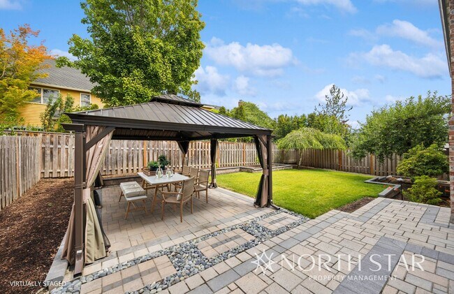 Building Photo - Westlake Traditional with Private, Level B...