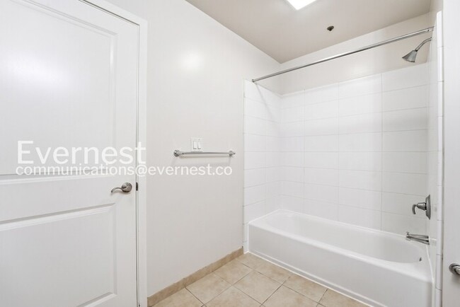 Building Photo - 1-Bed/1-Bath Condo with Pool, Spa, and Fitness Center!/Available Now!