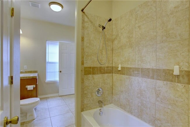 Building Photo - 1105 Cuernavaca Dr N