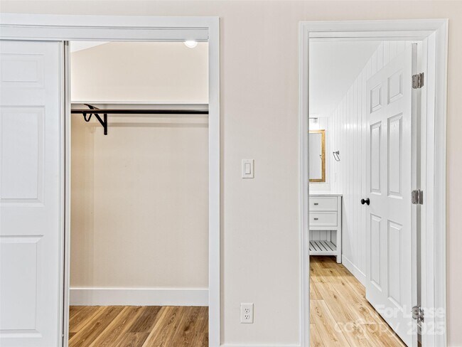 Building Photo - 42 Forsythe St