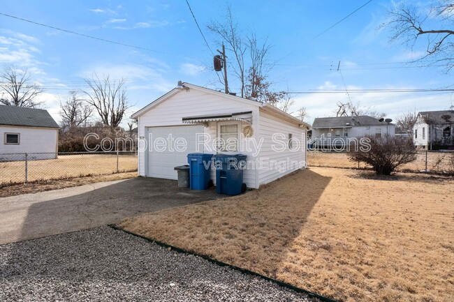 Building Photo - 8118 Blanchard Dr
