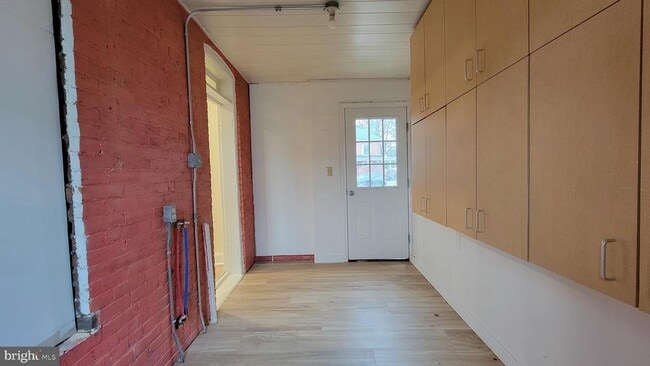 Building Photo - 105 Fairview Ave