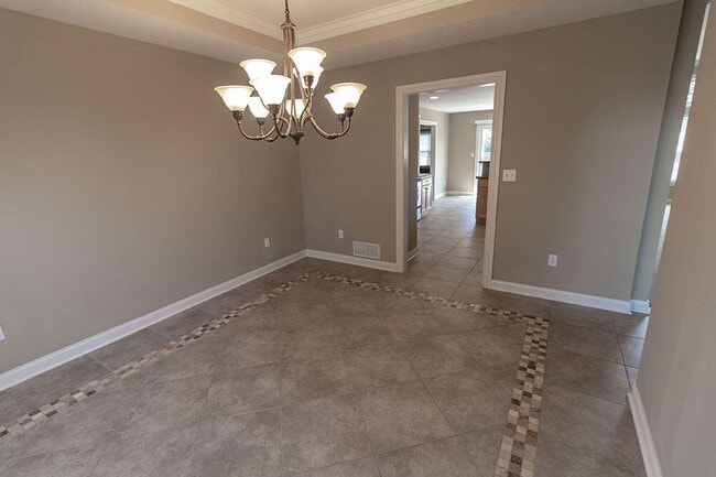 Building Photo - 2303 Roslyn Ct