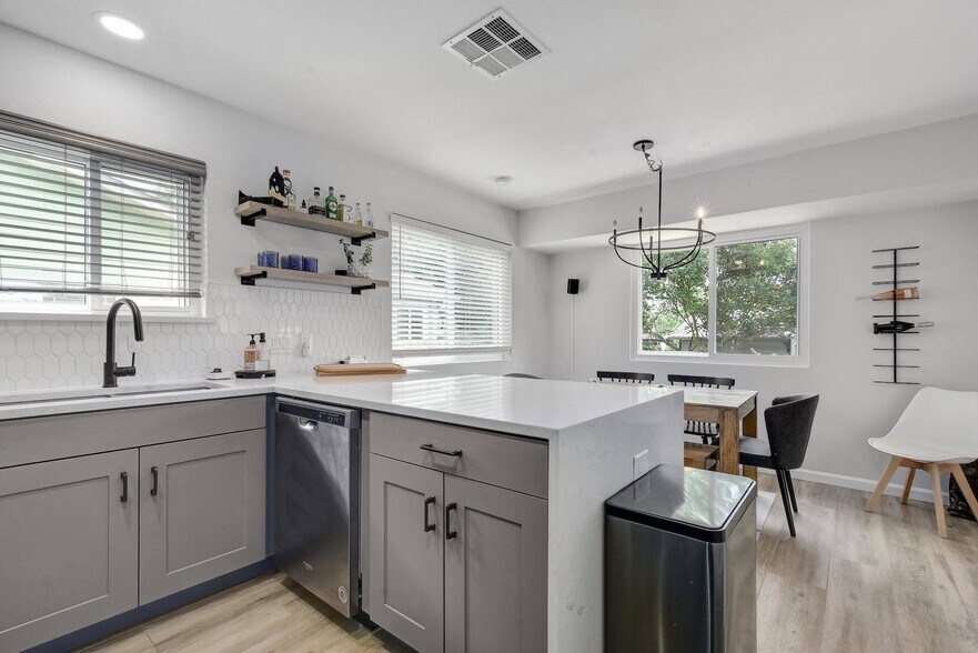 Building Photo - 2403 Stone River Dr