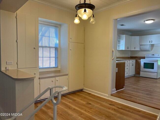 Building Photo - 110 Bragg St