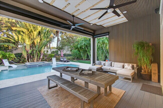 Building Photo - 17662 Cadena Dr