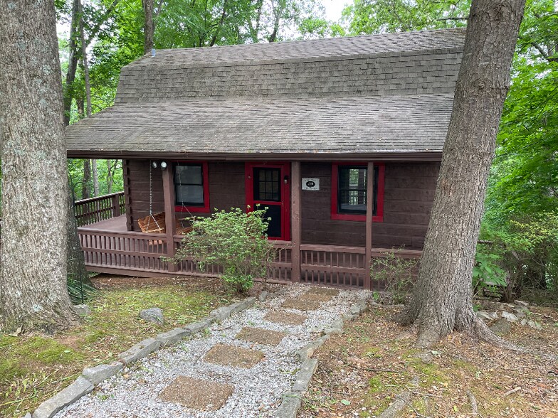 Primary Photo - 516 Twin Rivers Dr