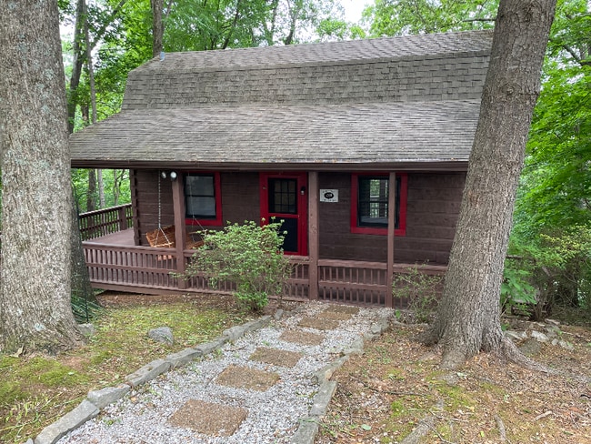 Building Photo - 516 Twin Rivers Dr