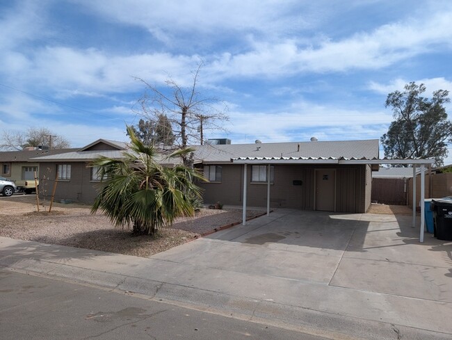 Building Photo - Maryvale 4-bedroom with covered parking