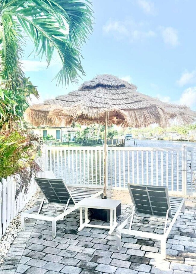 Building Photo - 1004 Pine Dr