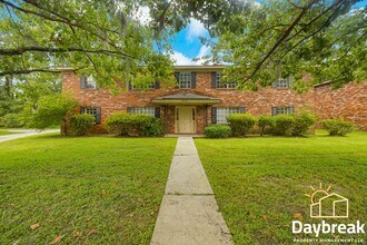 Building Photo - 10913 Queen Ann Ct