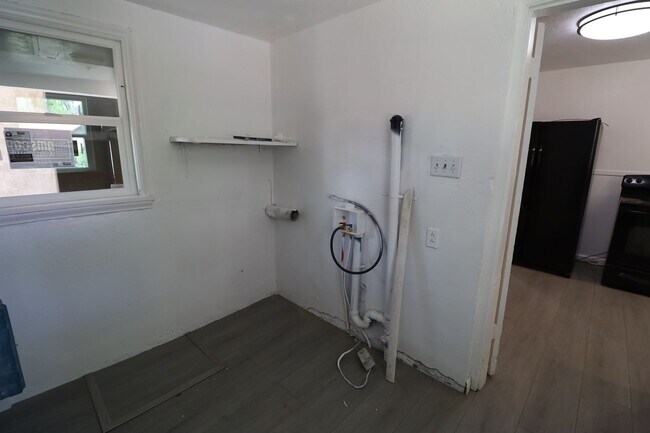 Building Photo - Reduced price