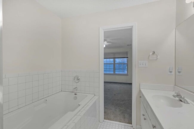 Building Photo - 308 Charleston Way