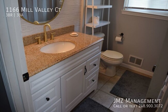 Building Photo - GORGEOUS OXFORD COLONIAL FOR LEASE!