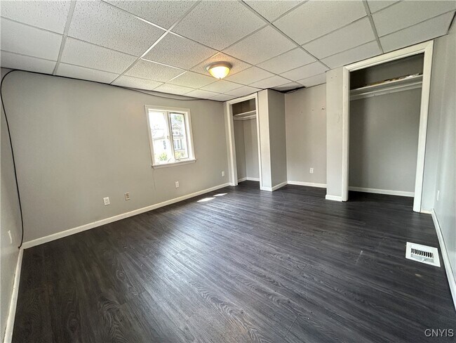 Building Photo - 1029 Gill St