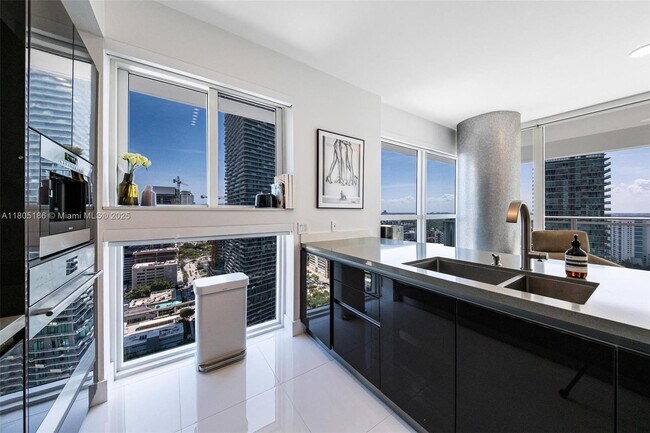 Building Photo - 1080 Brickell Ave