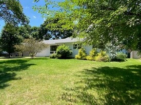 Building Photo - 310 Eugenia Ave