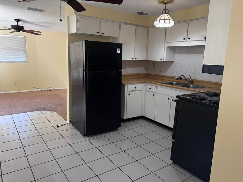 Building Photo - 2608 E 97th Ave