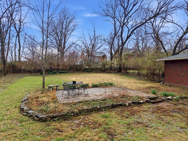 Building Photo - 303 Westwood Ave