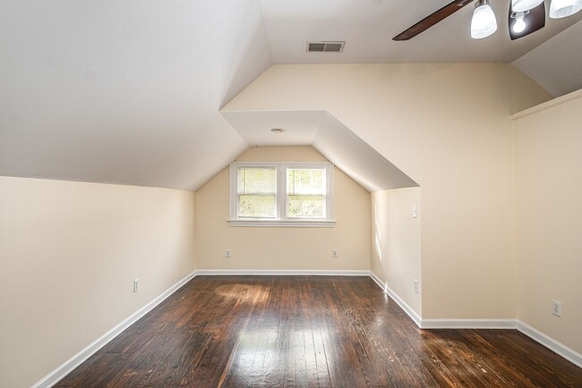 Building Photo - 4 Bedroom  Now Available!