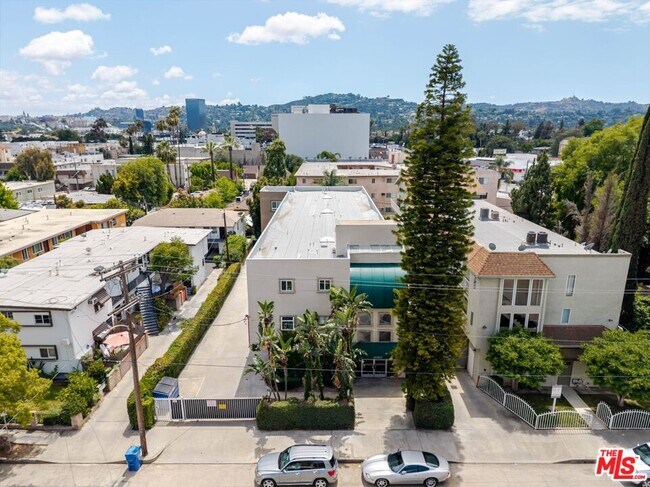 Building Photo - 10900 Blix St