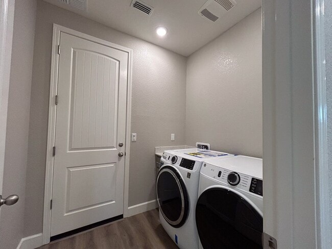 Building Photo - Large 4 Bedroom, 3 Bathroom New Construction Home in Chico