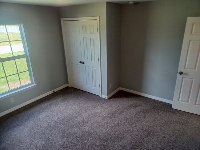 Building Photo - 417 SW 26th Ave