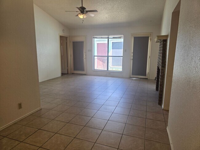 Building Photo - 9403 Kempler Dr