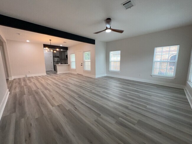 Building Photo - 224 Everton St