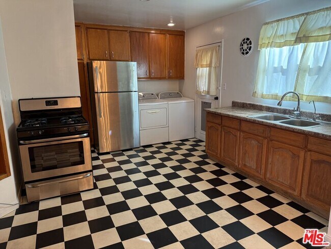 Building Photo - 2261 W 26th Pl