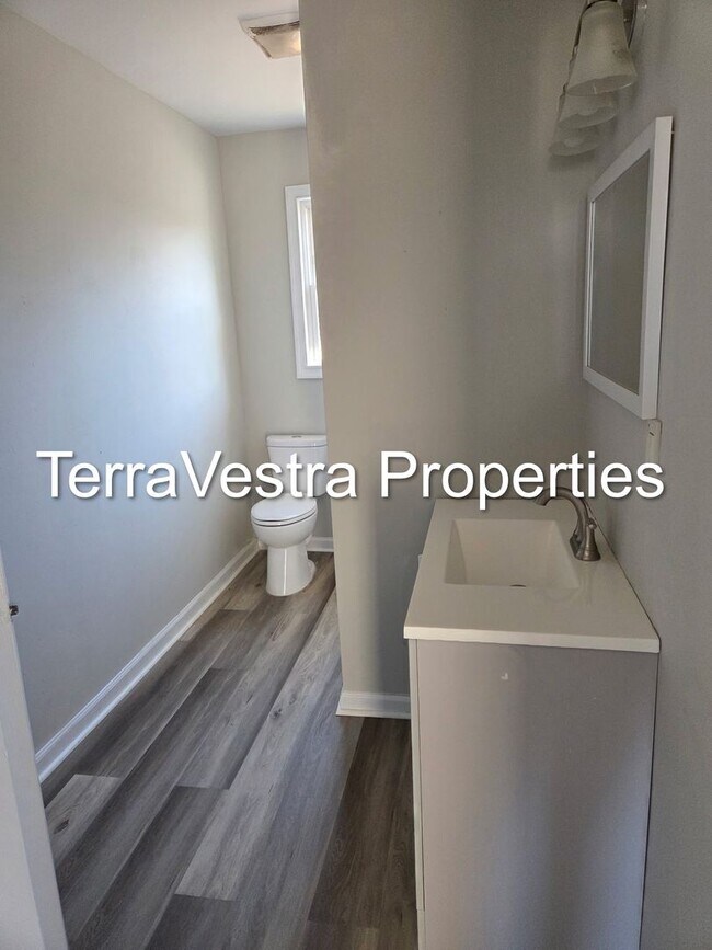 Building Photo - 711 N 3rd St