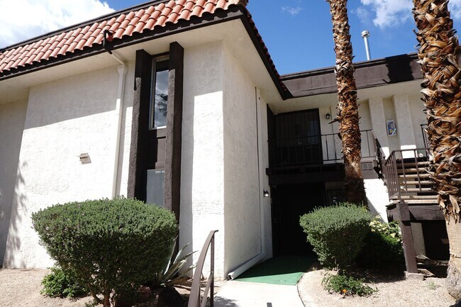 Building Photo - 1405 Vegas Valley Dr
