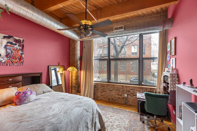 Building Photo - 1040 W Adams St