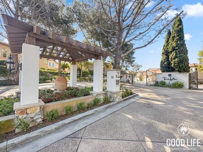 Building Photo - Spacious Torrey View Home with Flexible Floorplan in Gated Community