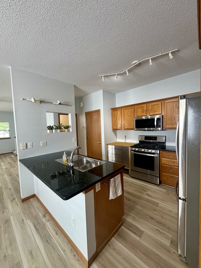 Building Photo - 2786 Irving Ave